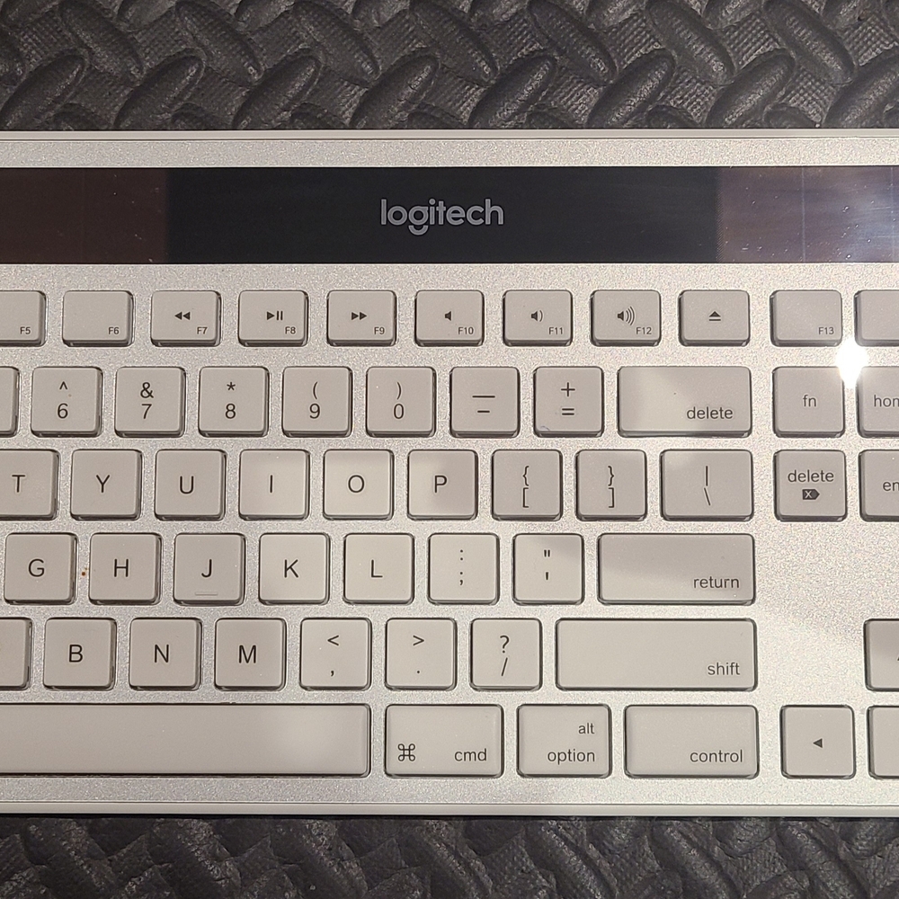 Logitech Wireless Keyboard in White